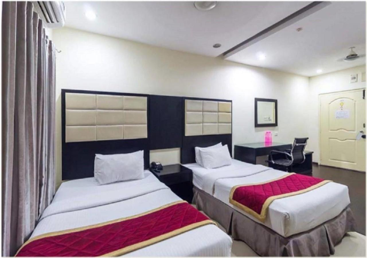 Hotel At Home Suites , Gachibowli, Hyderabad Eksteriør bilde