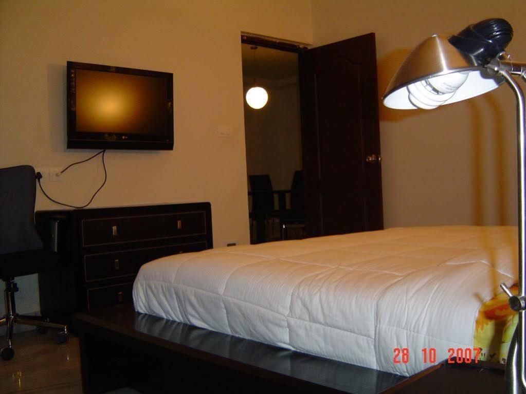 Hotel At Home Suites , Gachibowli, Hyderabad Eksteriør bilde